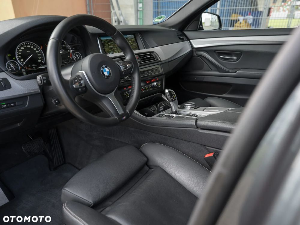 BMW Seria 5 530d xDrive Sport-Aut - 24