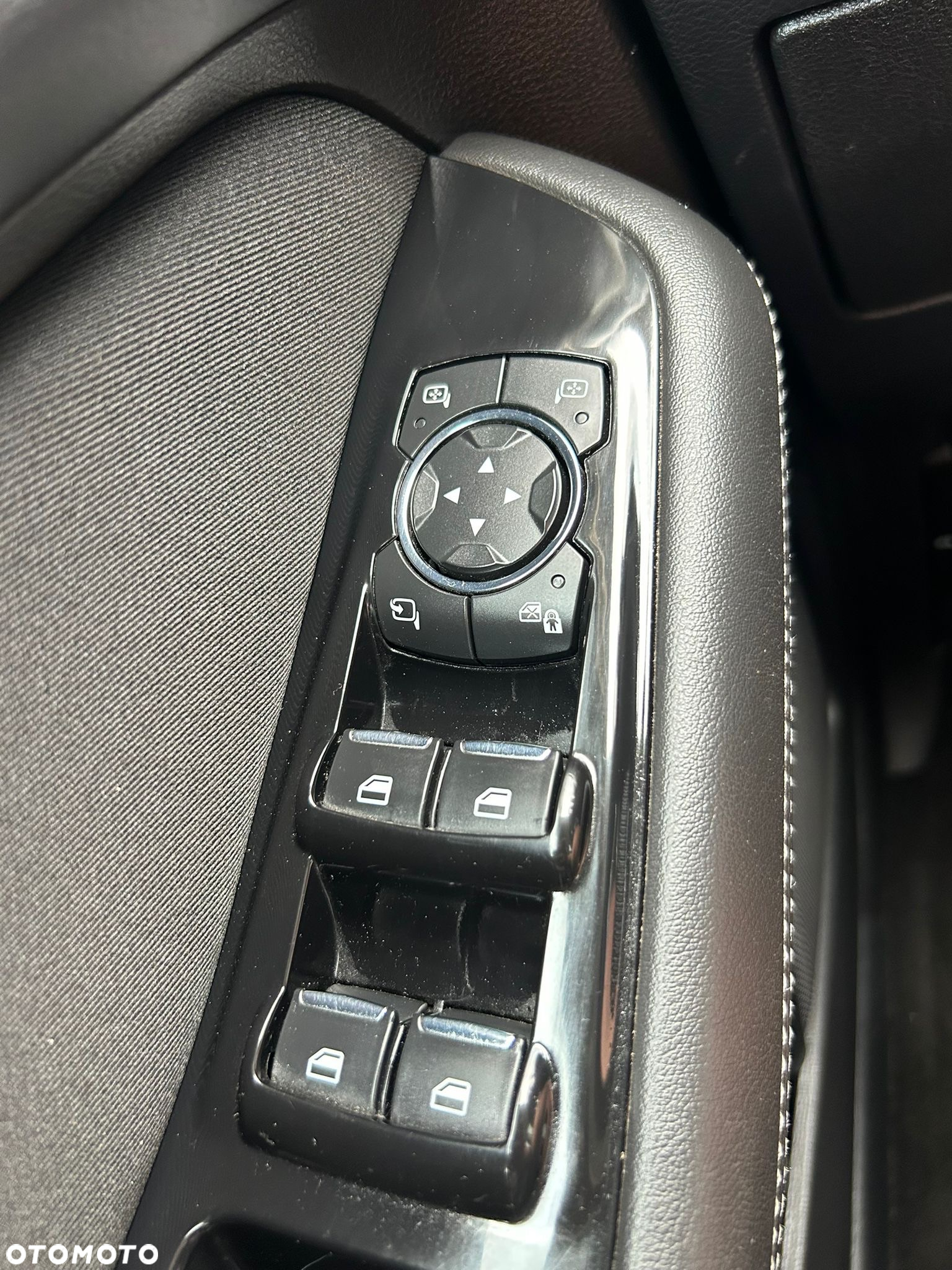 Ford S-Max 2.0 EcoBlue Titanium - 12