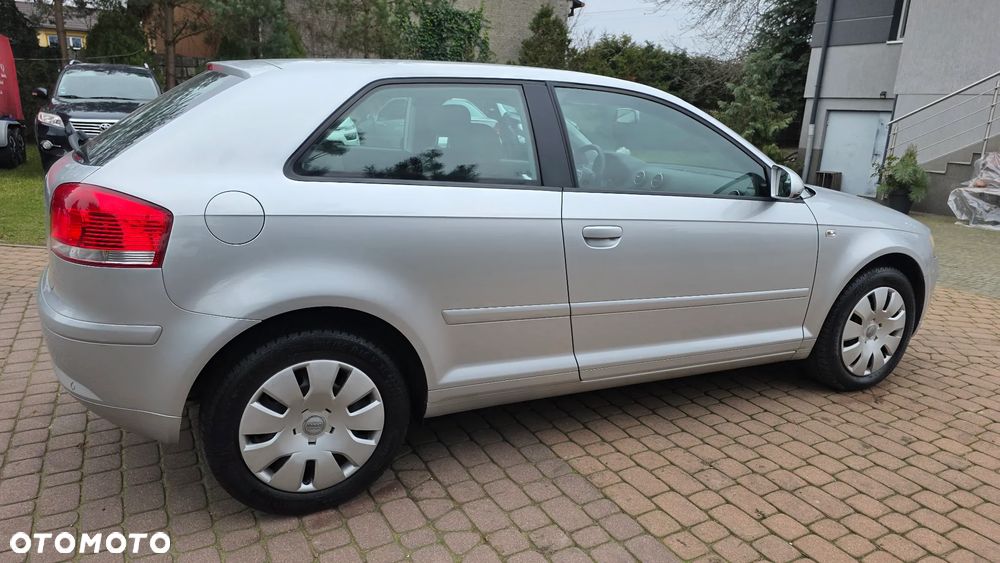 Audi A3 3-drzwiowe 1.6 Attraction - 14