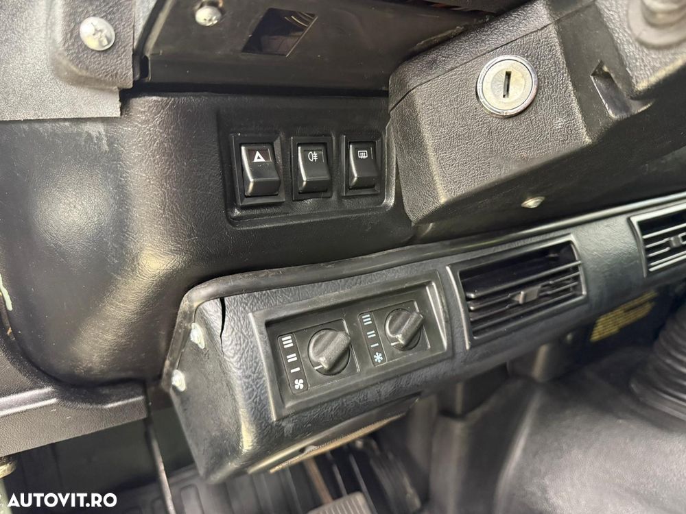 Land Rover Defender - 13