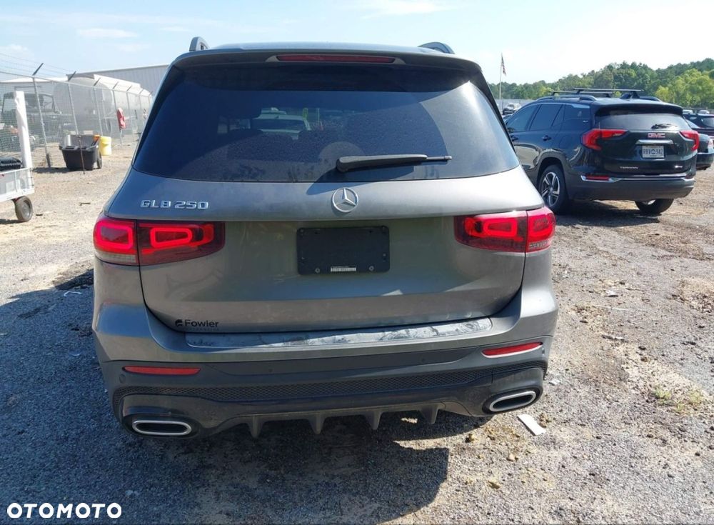 Mercedes-Benz GLB - 6