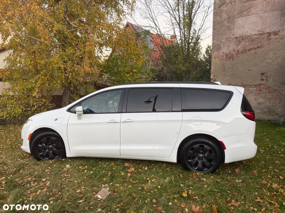 Chrysler Pacifica - 5