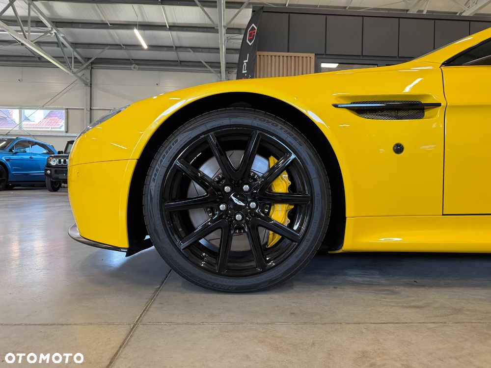 Aston Martin V8 Vantage - 7