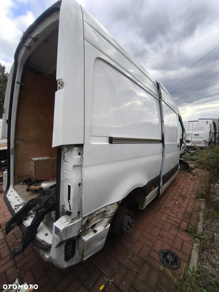 Ćwiartka tył prawa bok Mercedes-Benz Sprinter w910 przód napęd - 1