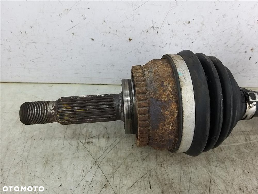 Półoś przód przednia prawa Mitsubishi Space Star 98–05 1.9 DID MANUAL - 2