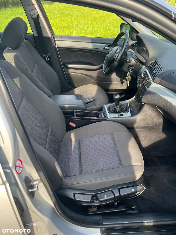 BMW Seria 3 318i - 11
