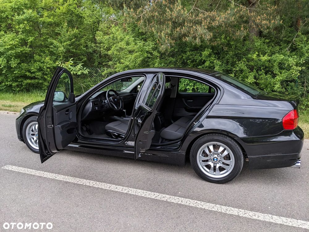 BMW Seria 3 318i Edition Exclusive - 28