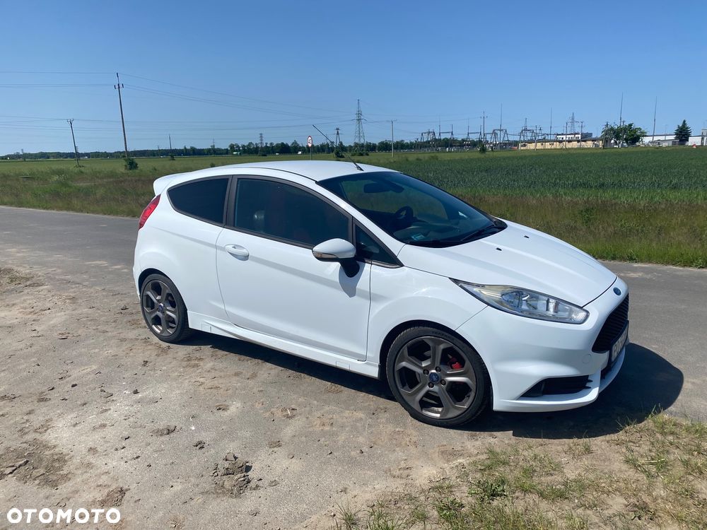 Ford Fiesta ST2 - 9
