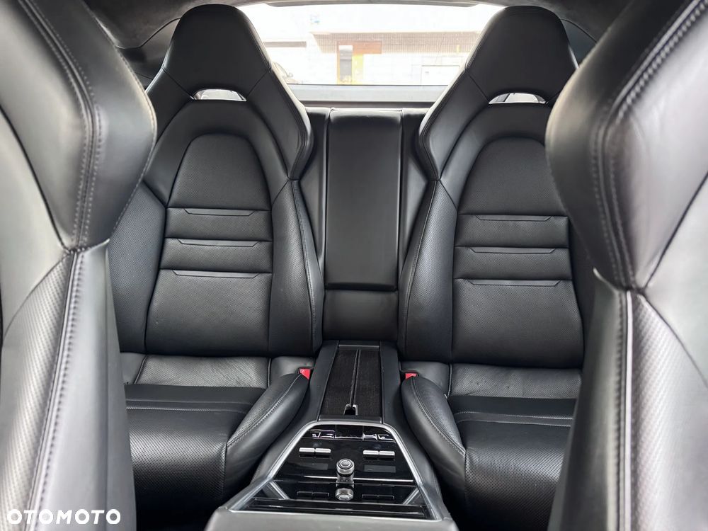Porsche Panamera 4 E-Hybrid - 10