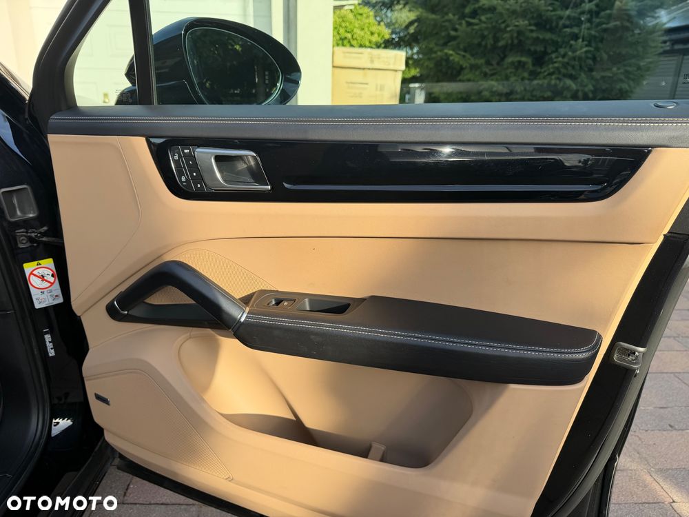 Porsche Cayenne E-Hybrid Tiptronic S Platinum Edition - 30