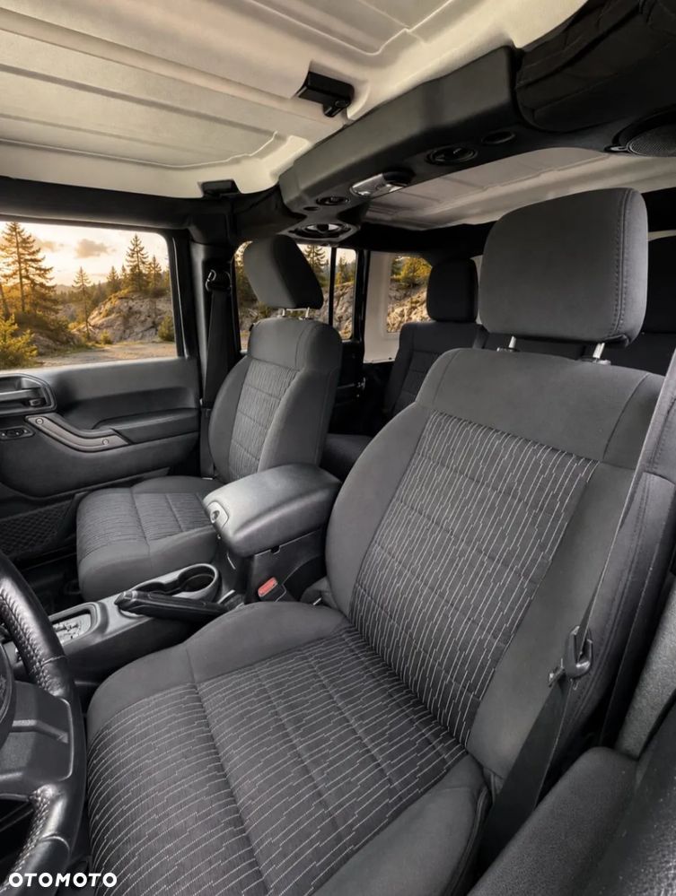 Jeep Wrangler 2.8 CRD Unlim Sport - 8