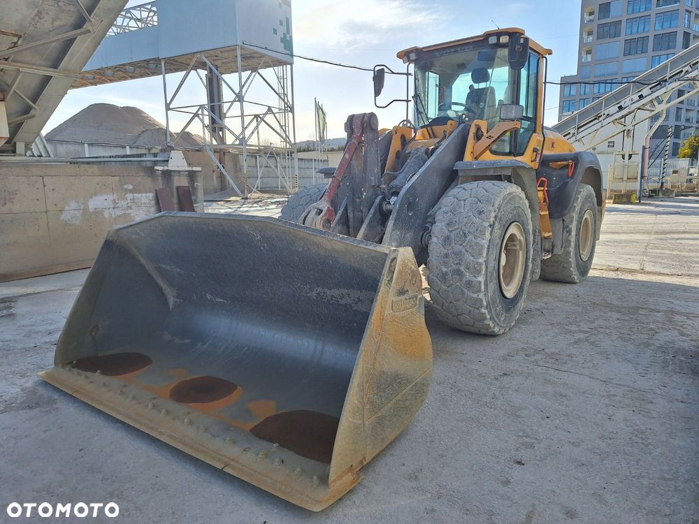 Volvo L 120 H 4X4 - 1