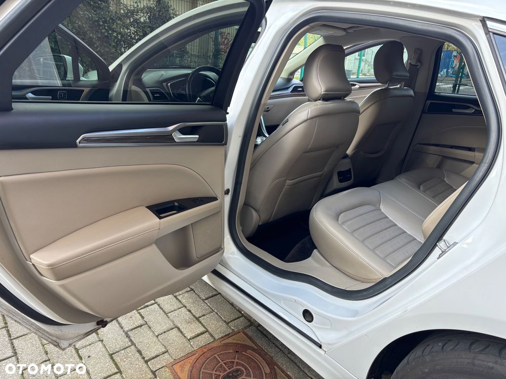Ford Fusion 2.0 EcoBoost Titanium - 17
