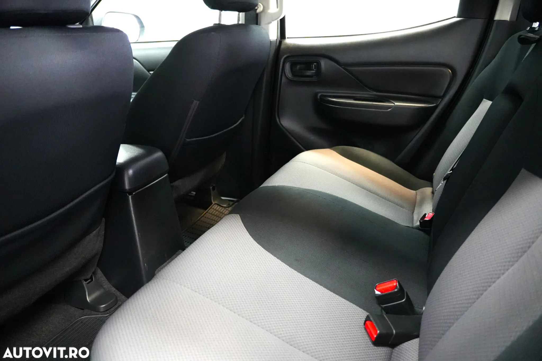 Mitsubishi L200 Double Cab 2.2 DI-D M/T Invite - 9
