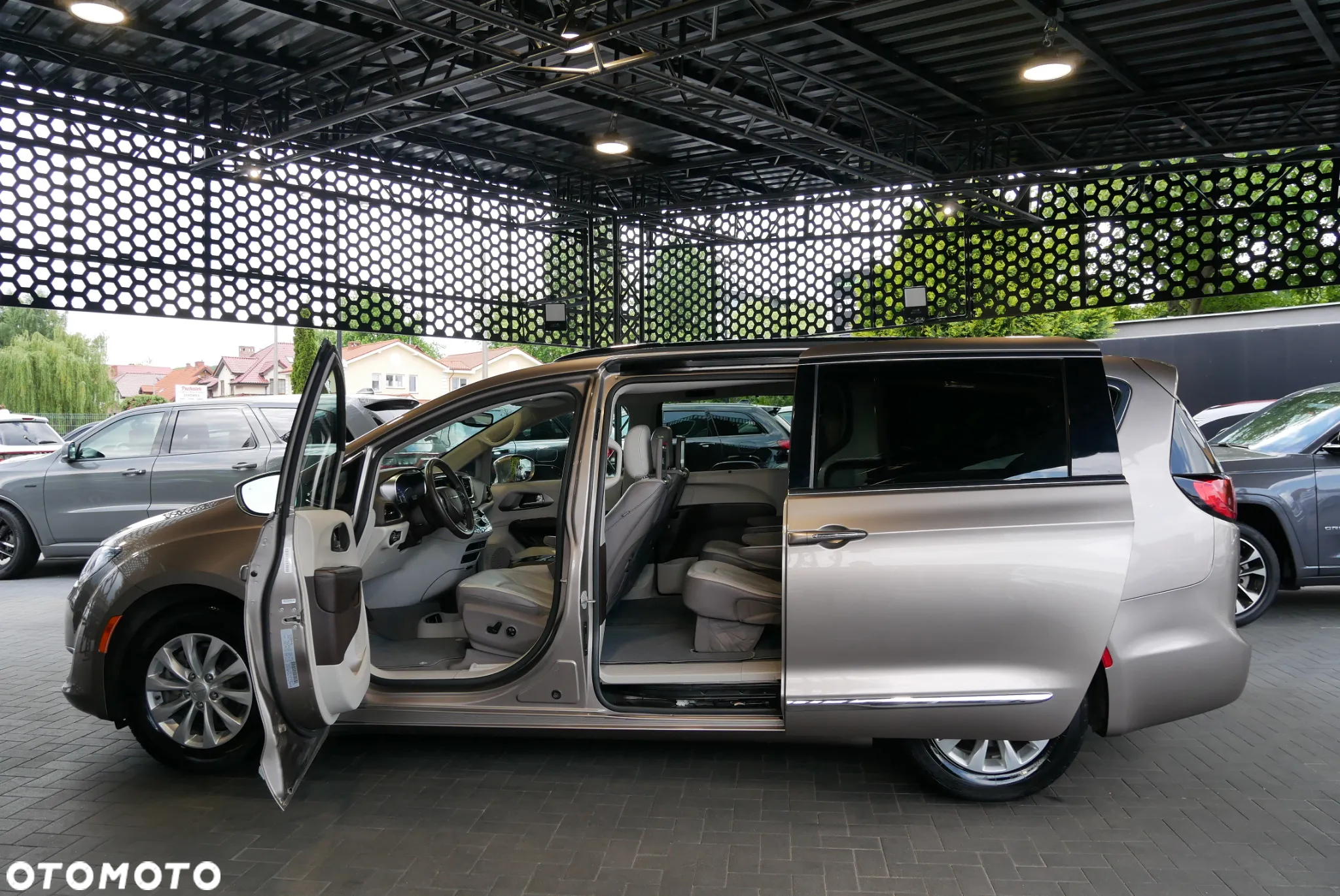 Chrysler Pacifica - 6