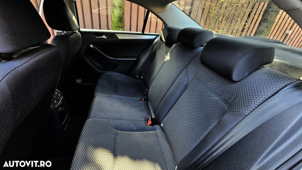 Volkswagen Jetta 1.2 TSI Trendline - 19