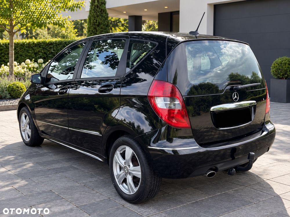 Mercedes-Benz A-Class 2010 photo 2