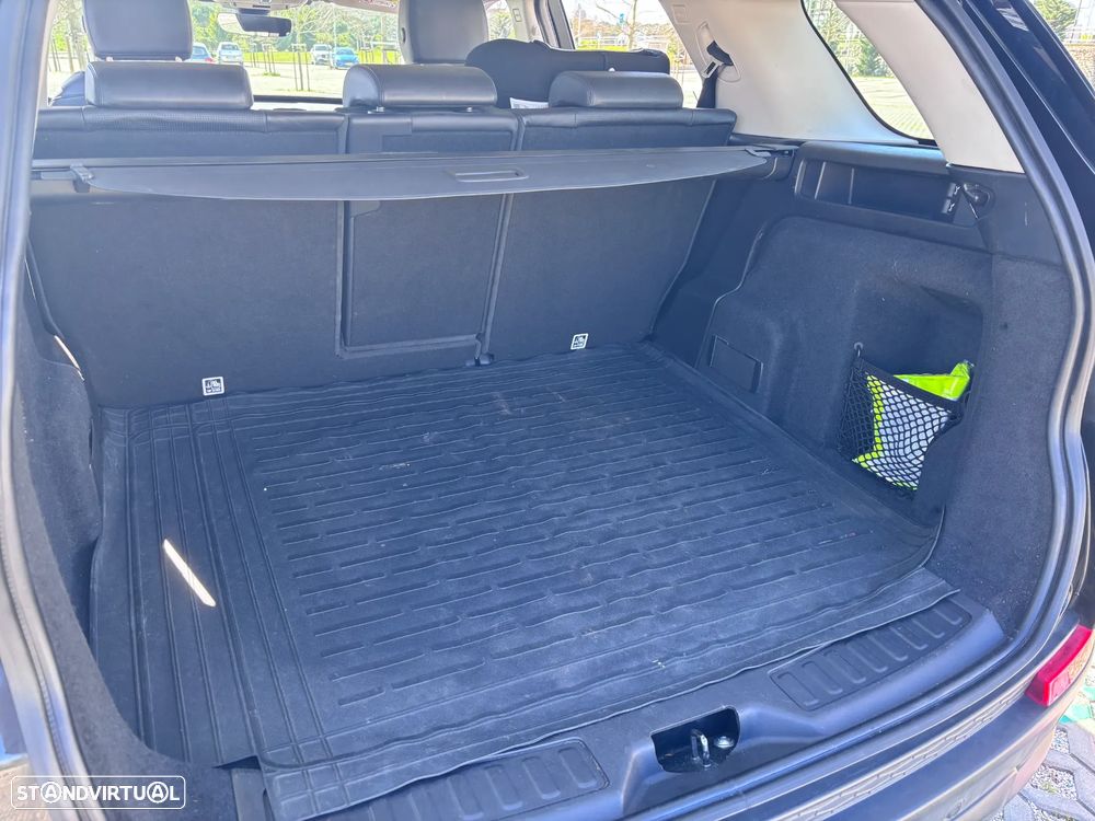 Land Rover Discovery Sport P300e SE - 12