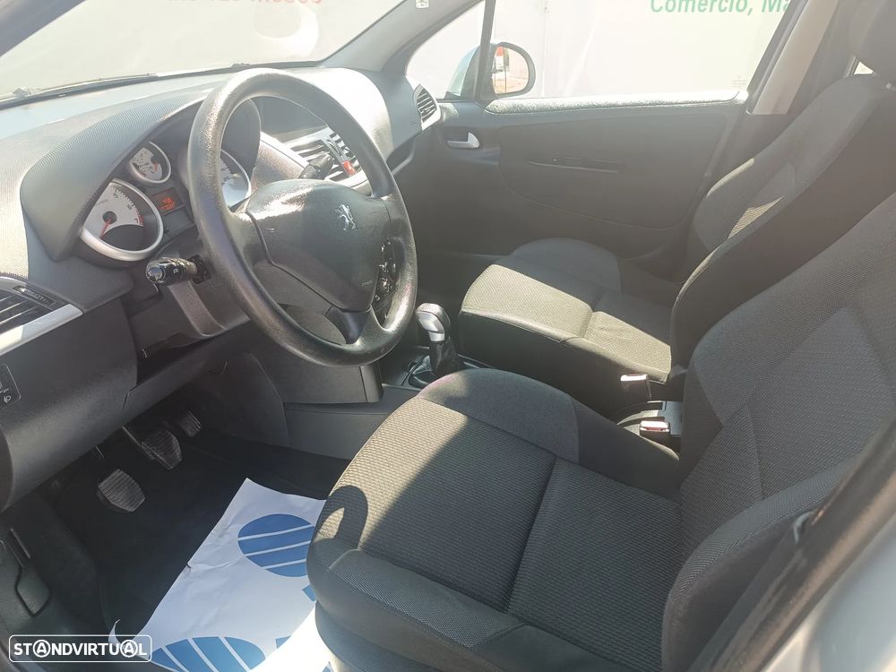 Peugeot 207 1.4 16V Trendy - 16