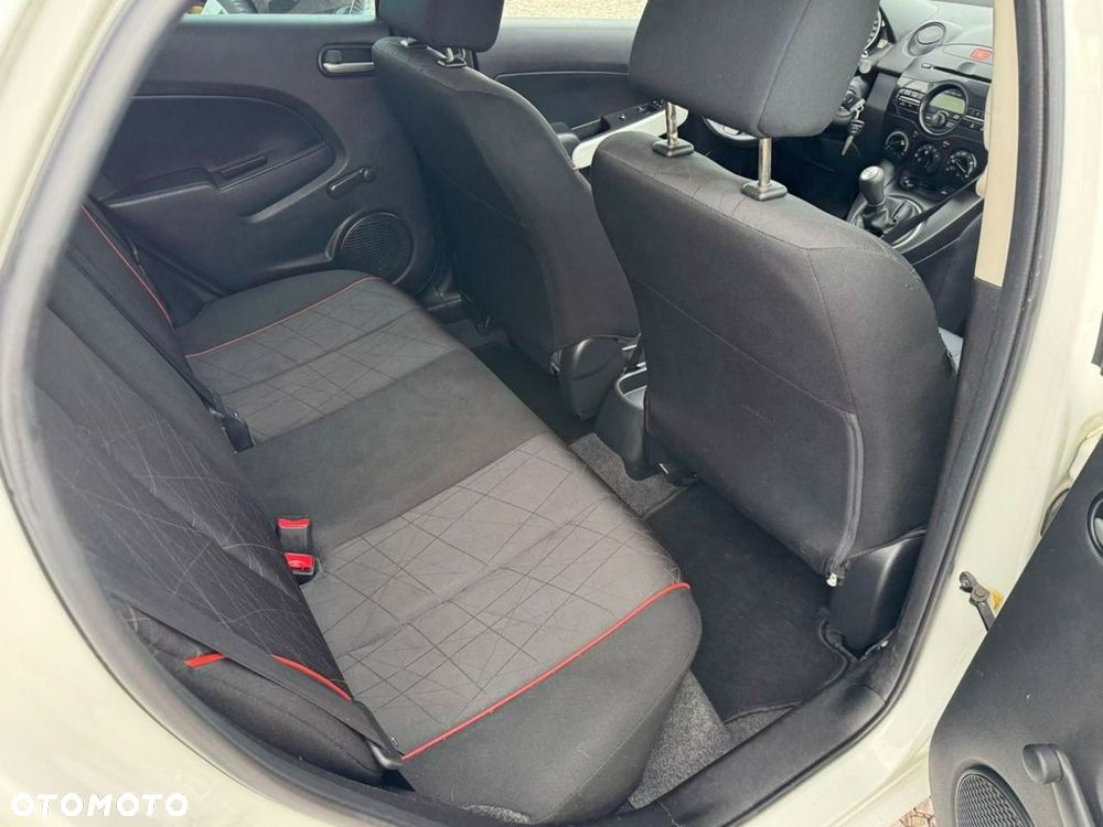 Mazda 2 - 8