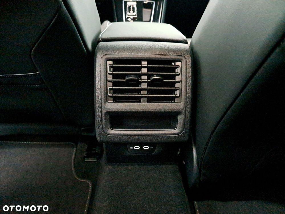 Volkswagen Golf 1.5 eTSI mHEV R-Line Plus DSG - 38