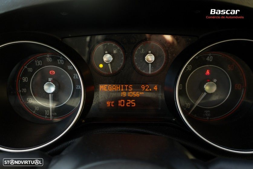 Fiat Punto 1.3 M-Jet Lounge S&S - 24