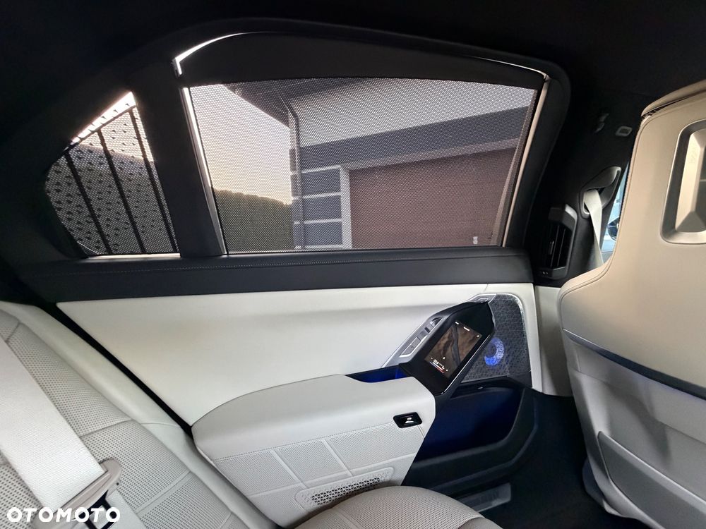 BMW Seria 7 740d xDrive - 39