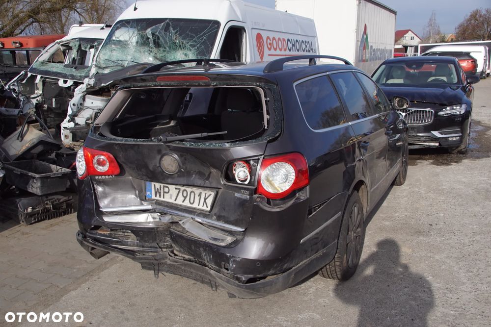 Auto na części - Volkswagen Passat B6 Lift 1.6 TDI 105 KM CAYC MDM LC8Z 2010R Silnik Skrzynia Drzwi Maska Błotnik Zderzak Lampa Lusterko Klamka Szyba Deska Kokpit Sterownik Moduł Czujnik Licznik Wyświetlacz Panel Kierownica - 4
