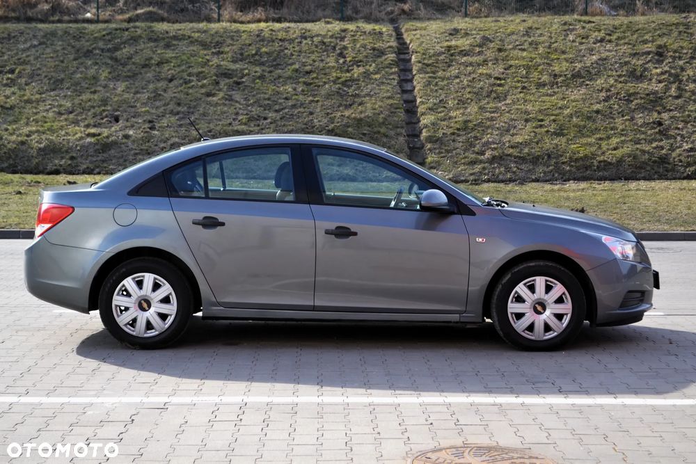 Chevrolet Cruze 1.6 Base - 30