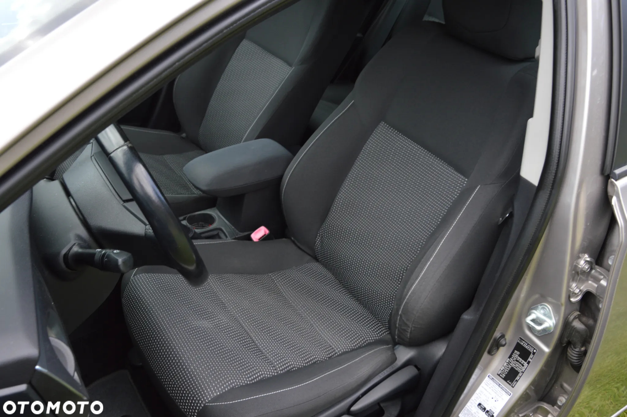 Toyota Auris 1.8 HSD Prestige NAVI - 19