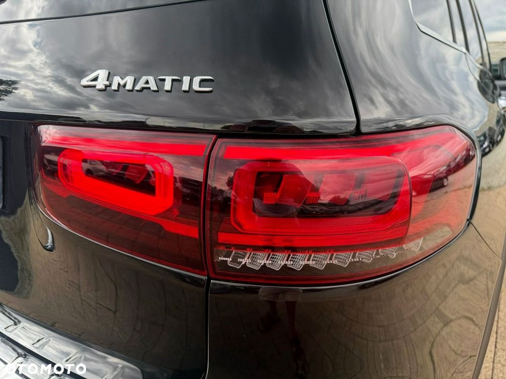 Mercedes-Benz GLB - 14