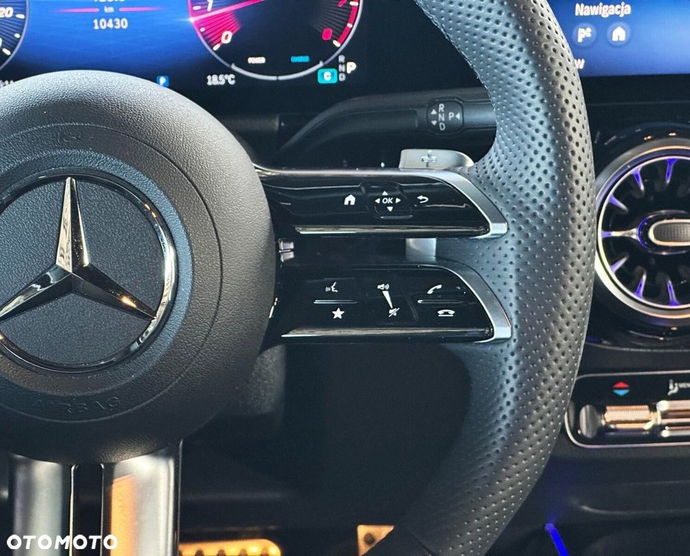 Mercedes-Benz GLA - 11