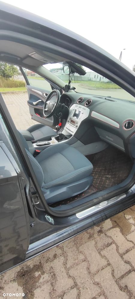 Ford Mondeo 1.8 TDCi Ambiente - 12