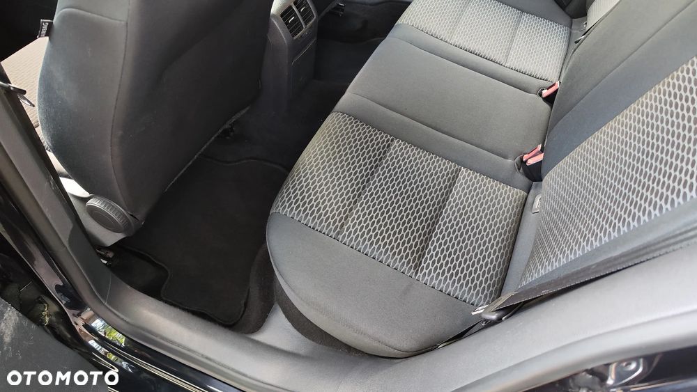 Volkswagen Golf 1.6 Comfortline - 23