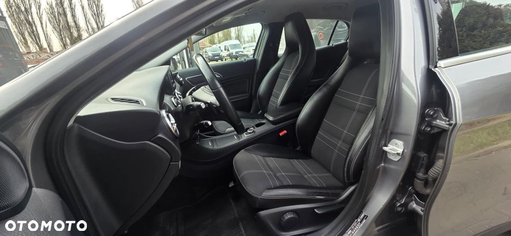 Mercedes-Benz GLA 250 7G-DCT StreetStyle - 28