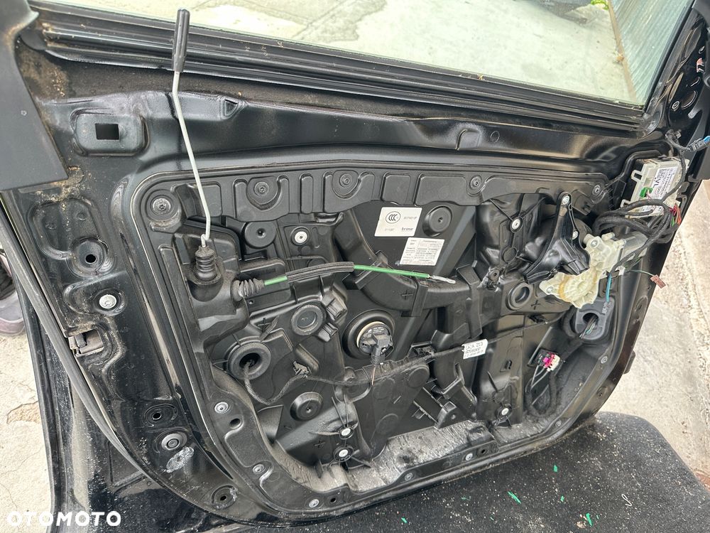 MERCEDES E 213 drzwi  czarne 040  szyba zamek podnośnik  tył przód - 7