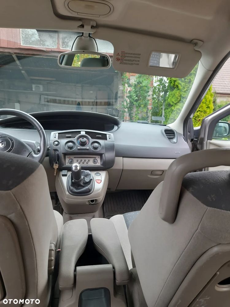 Renault Grand Scenic - 13