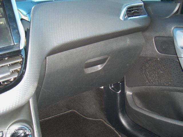 Peugeot 2008 1.2 PureTech Active - 26