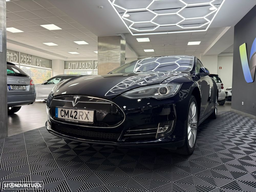 Tesla Model S - 12