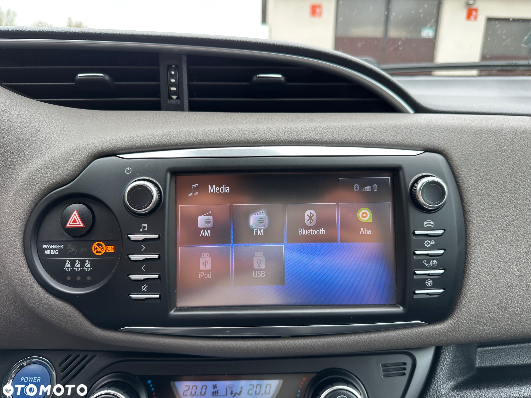 Toyota Yaris Hybrid 100 Selection Platinum - 33