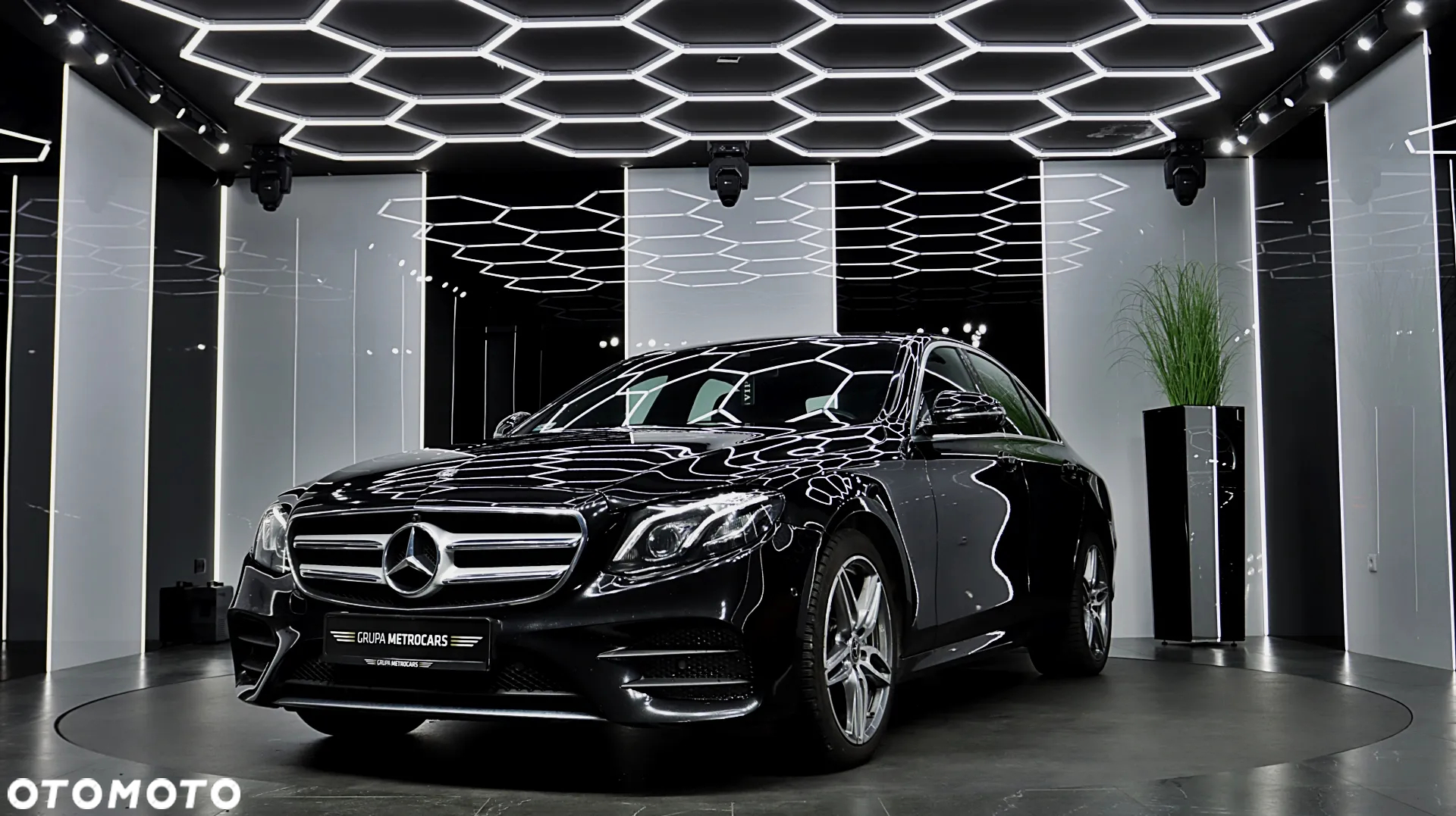 Mercedes-Benz Klasa E 220 d 4Matic 9G-TRONIC - 2
