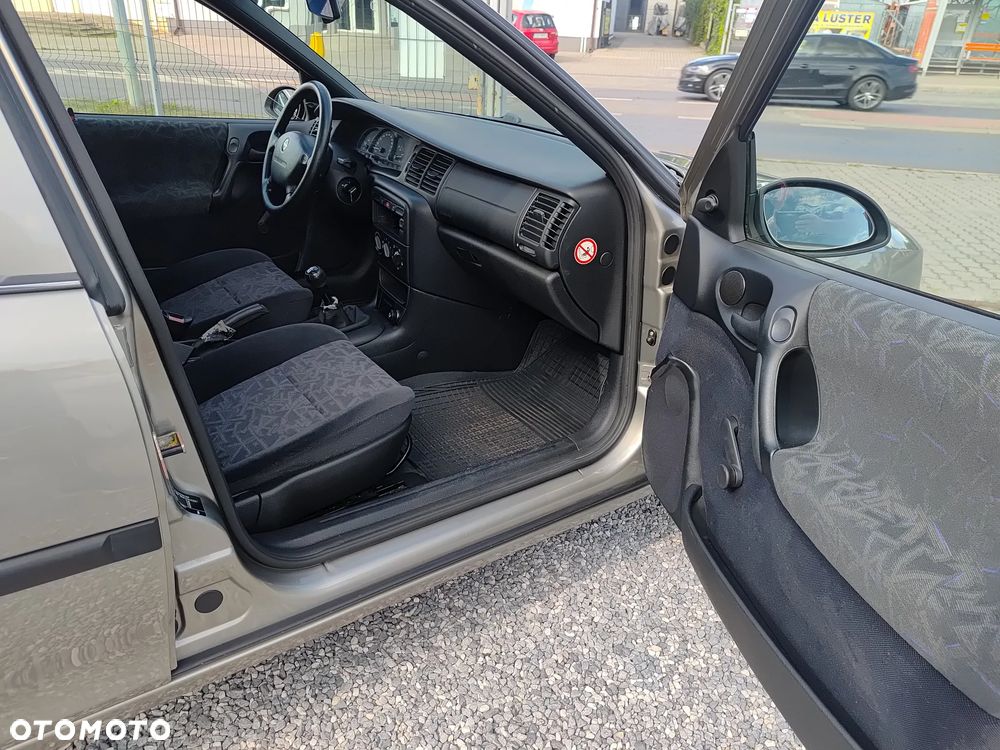 Opel Vectra 1.6 GLS - 19