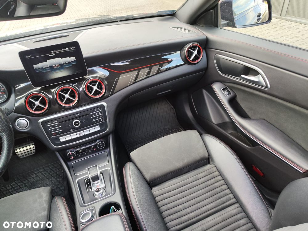 Mercedes-Benz CLA - 12