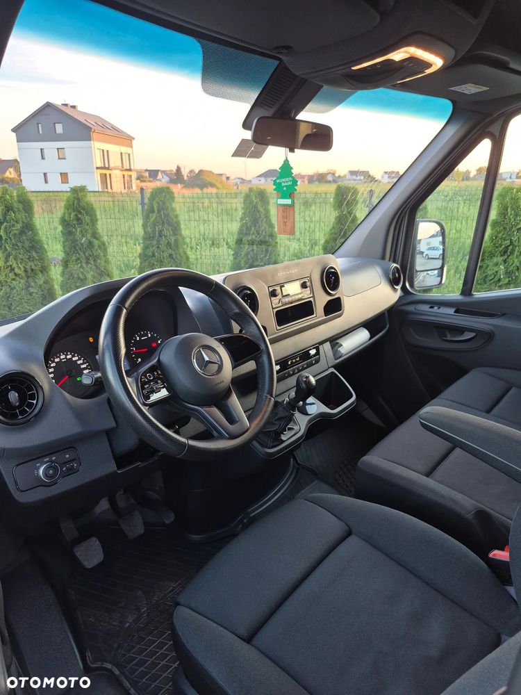 Mercedes-Benz Sprinter - 21
