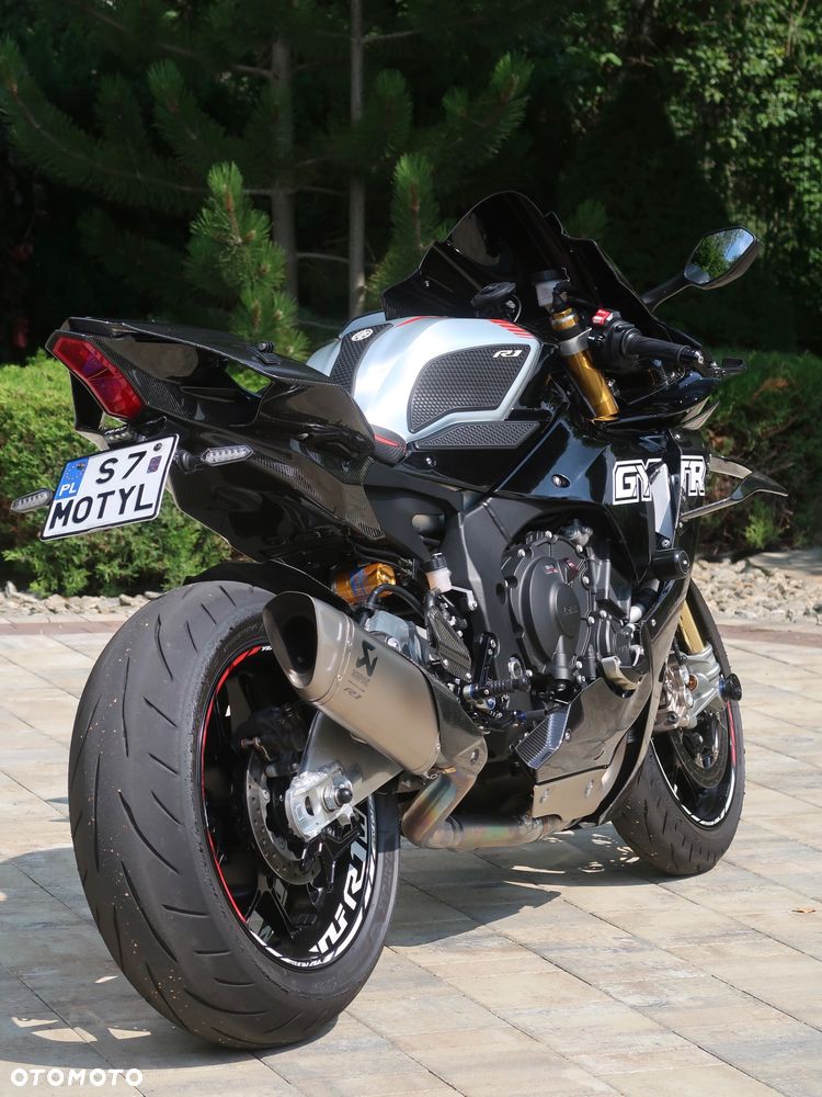 Yamaha R1 - 4