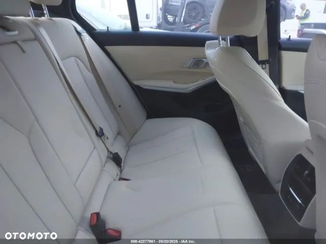 BMW Seria 3 330i - 11