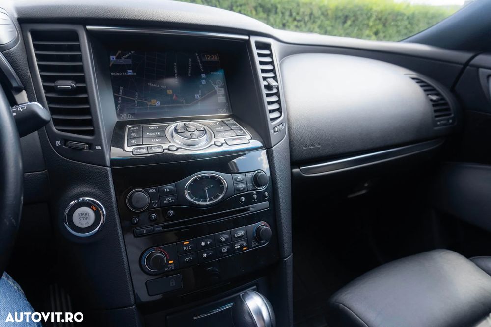 Infiniti Q70 - 19