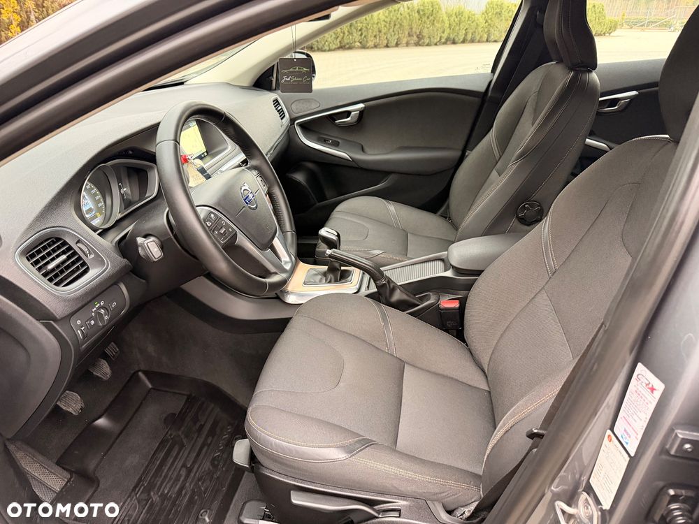 Volvo V40 D2 Summum - 26