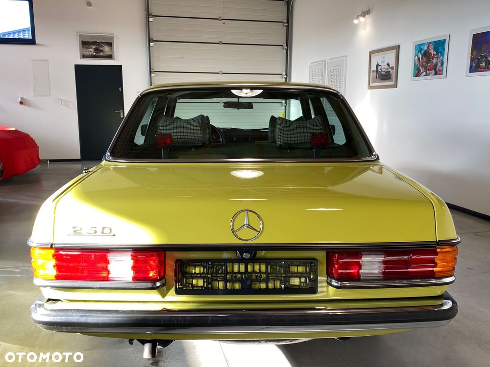 Mercedes-Benz W123 - 35