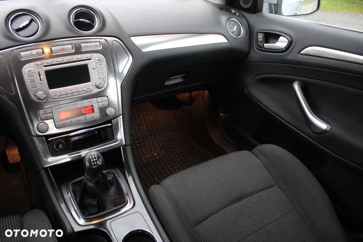 Ford Mondeo 2.0 Ambiente - 8